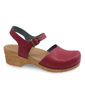 Woman’s Dansko Sansi Women's in Raspberry
